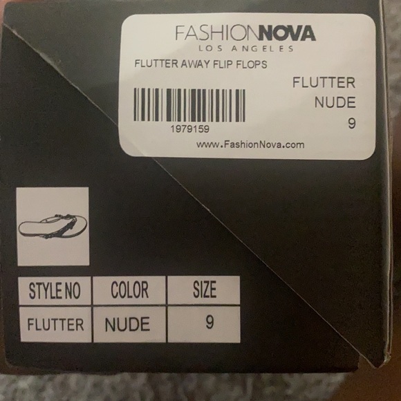 Flutter away flip flops 🦋 - Picture 2 of 3